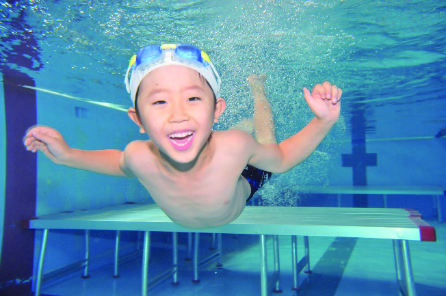 子どもに習わせるメリットいっぱいのスイミング!